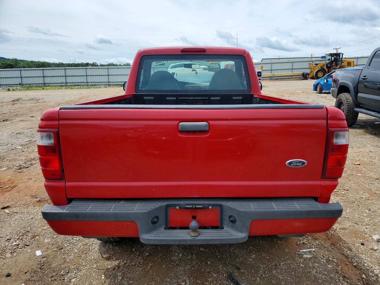 2002 Ford Ranger Red vin: 1FTYR10U12TA04948