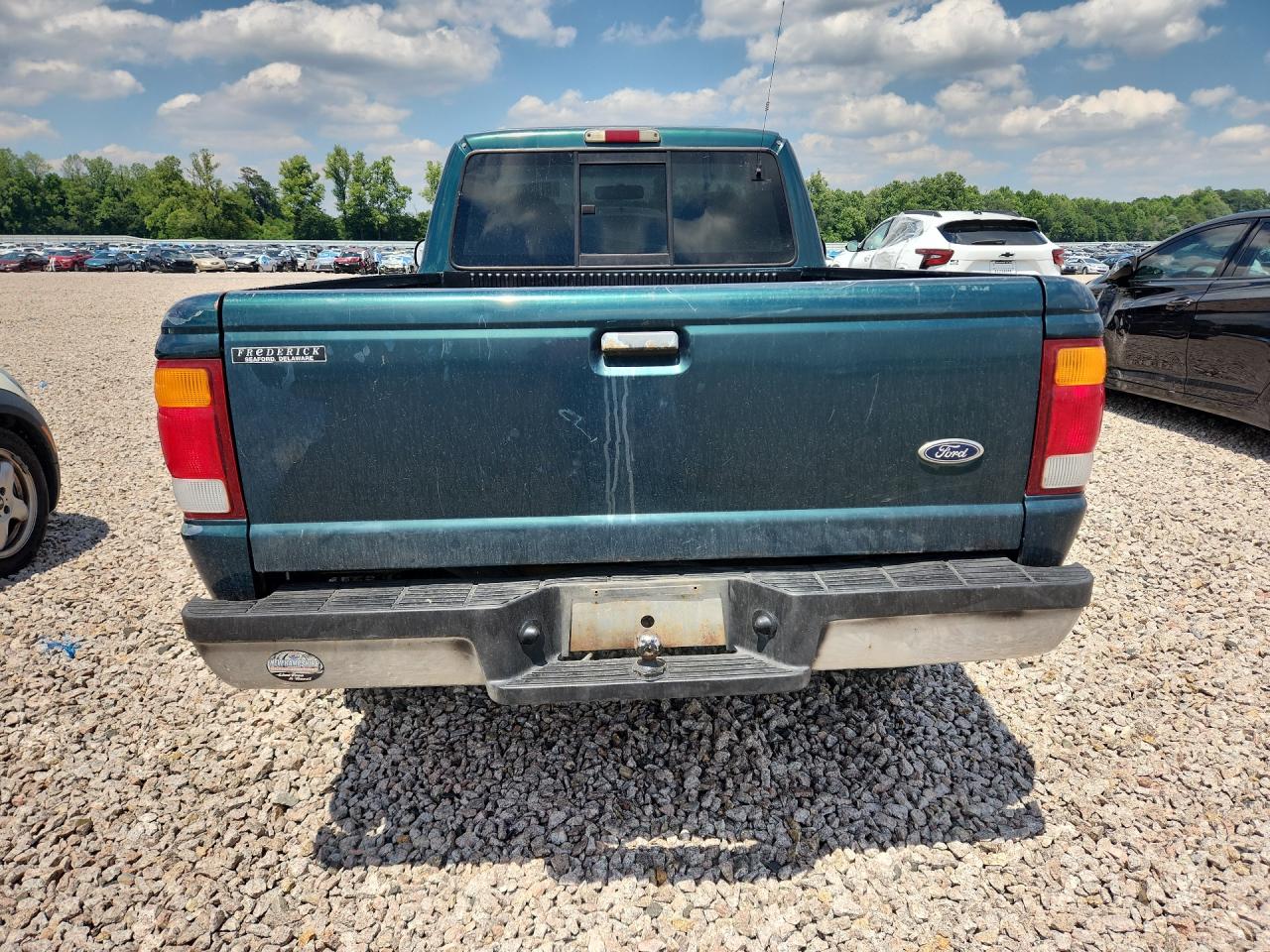 1998 Ford Ranger Green vin: 1FTYR10U3WTA20820