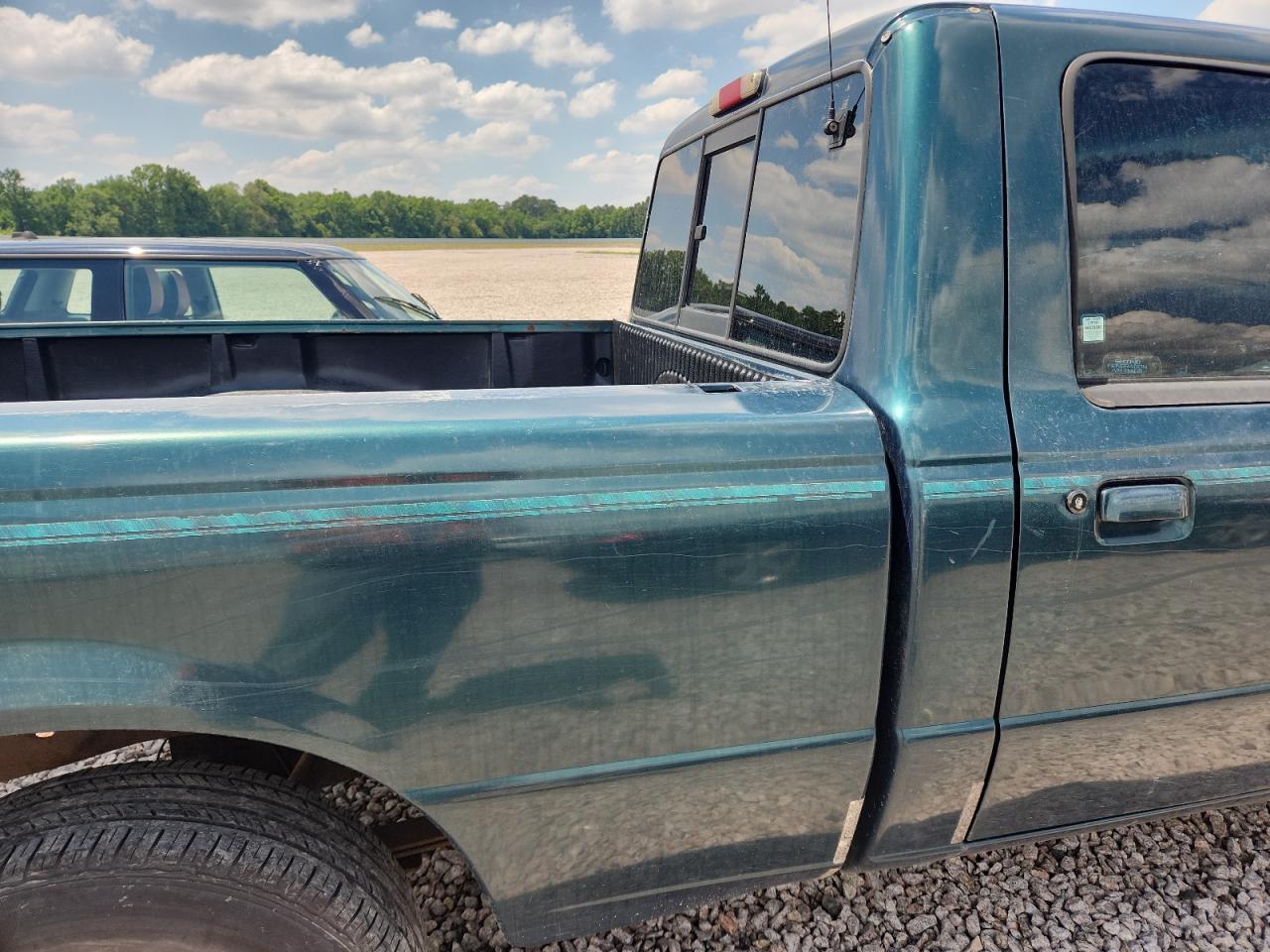 1998 Ford Ranger Green vin: 1FTYR10U3WTA20820
