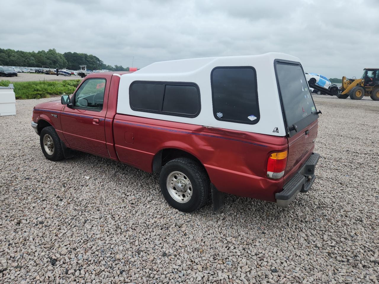 1998 Ford Ranger Red vin: 1FTYR10U3WUC02768