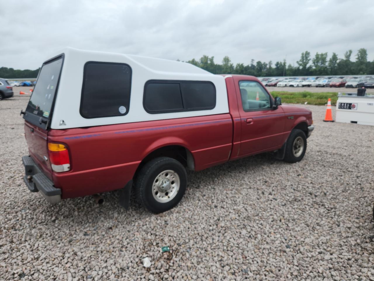 1998 Ford Ranger Red vin: 1FTYR10U3WUC02768