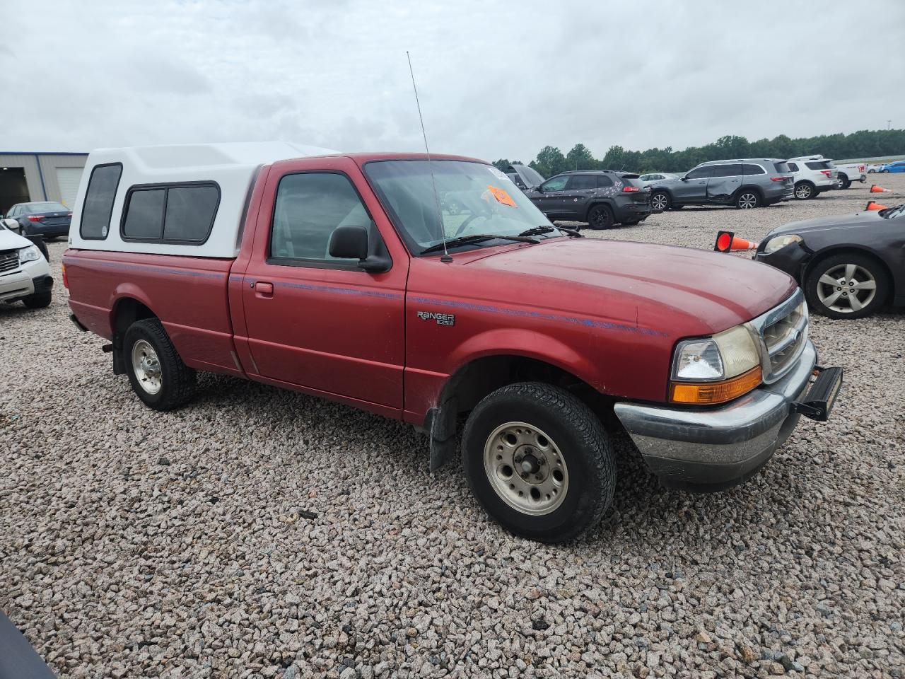 1998 Ford Ranger Red vin: 1FTYR10U3WUC02768