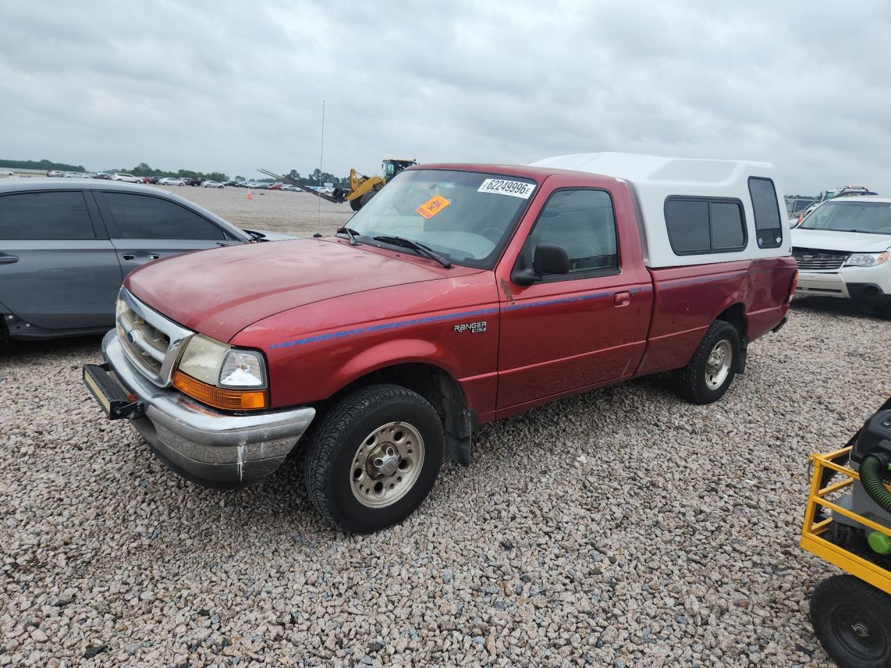 1998 Ford Ranger Red vin: 1FTYR10U3WUC02768