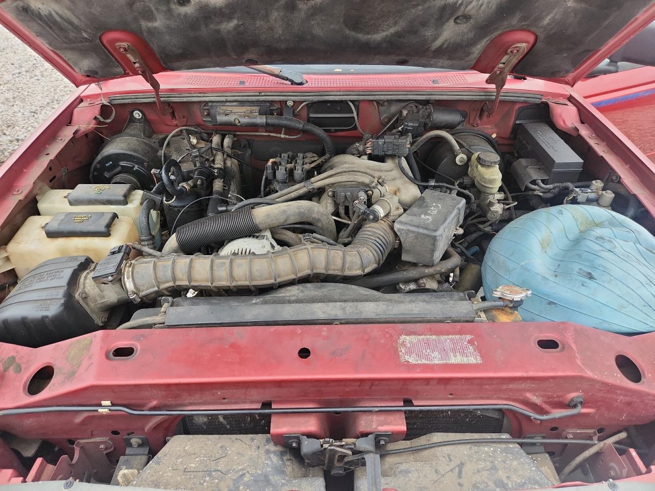 1998 Ford Ranger Red vin: 1FTYR10U3WUC02768