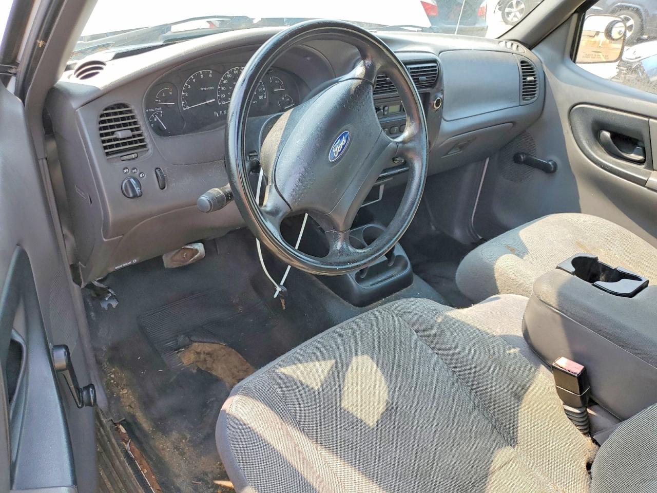 2002 Ford Ranger White vin: 1FTYR10U52TA49181