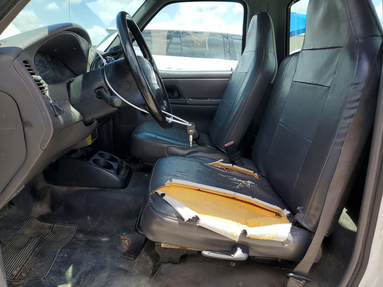 2002 Ford Ranger White vin: 1FTYR10U62PA21124