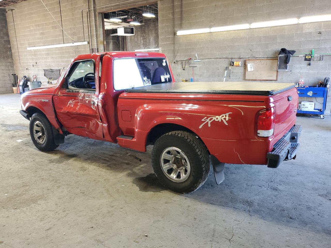 2000 Ford Ranger Red vin: 1FTYR10U6YPB28294