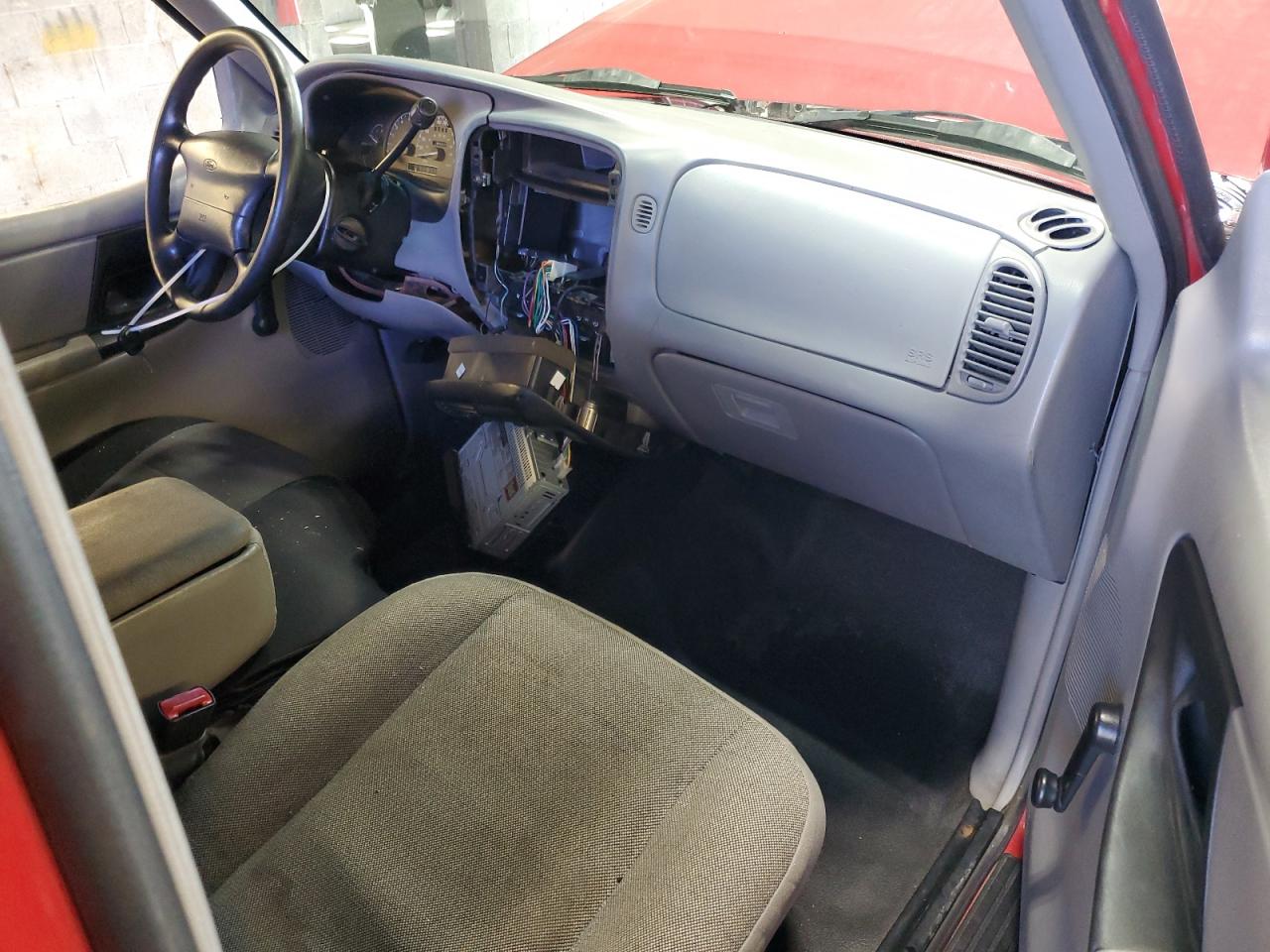 2000 Ford Ranger Red vin: 1FTYR10U6YPB28294