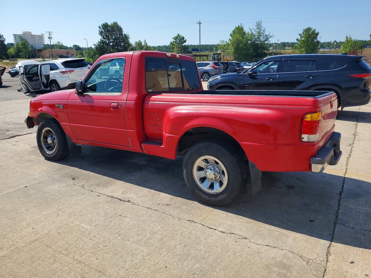 1998 Ford Ranger Red vin: 1FTYR10U7WPB56960
