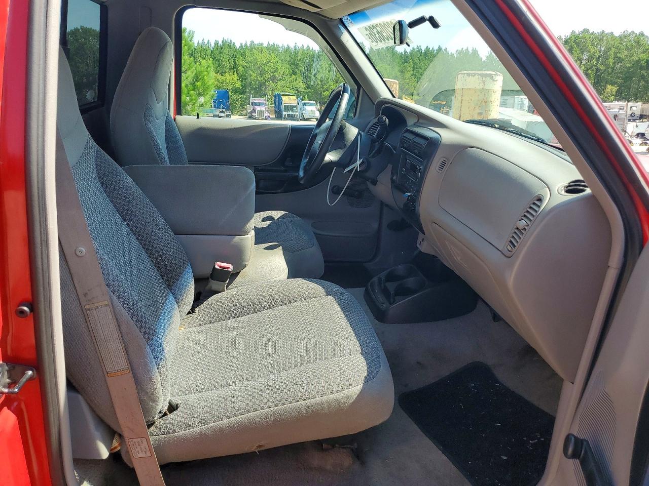 1998 Ford Ranger Red vin: 1FTYR10U7WPB56960