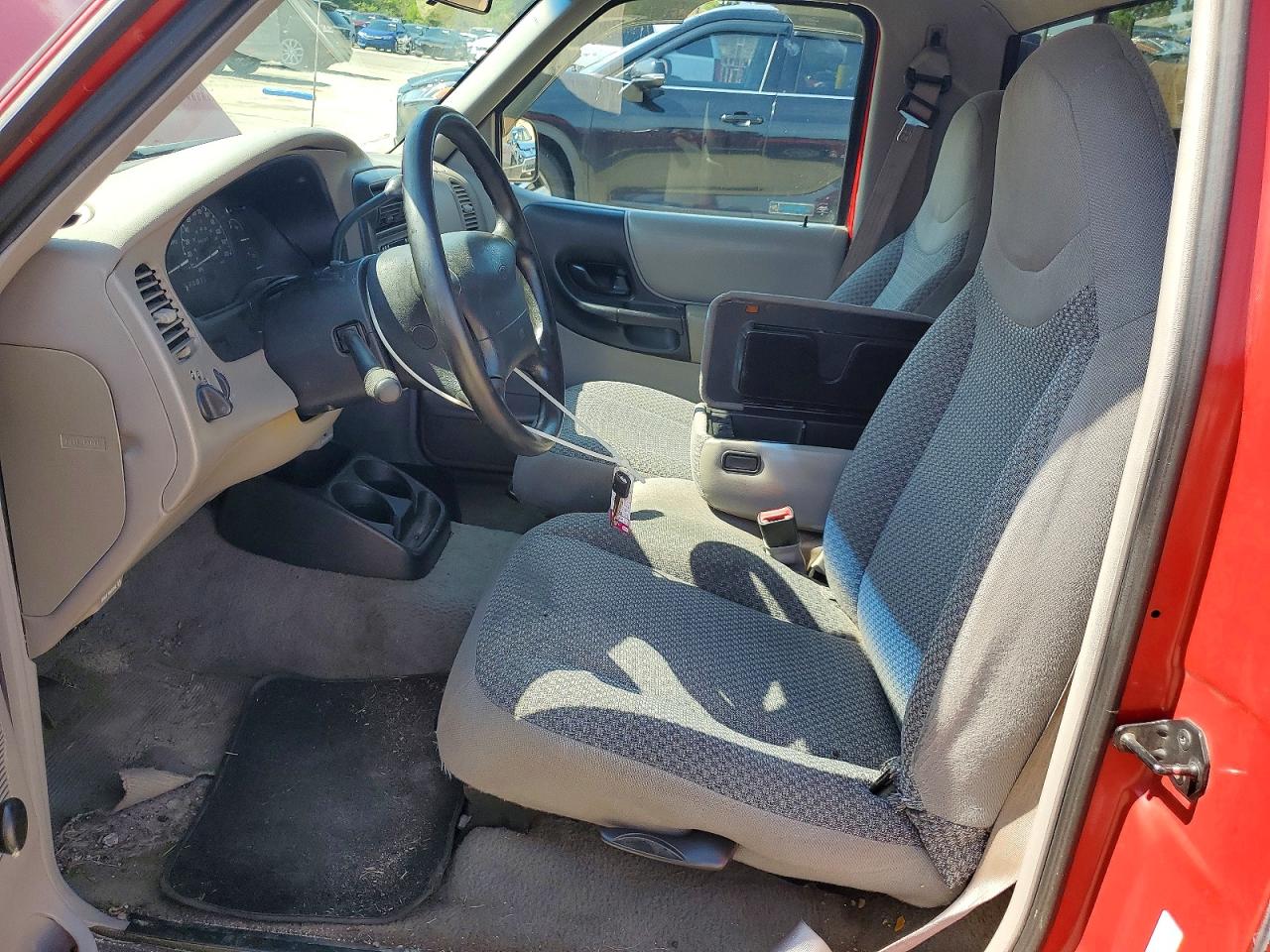 1998 Ford Ranger Red vin: 1FTYR10U7WPB56960