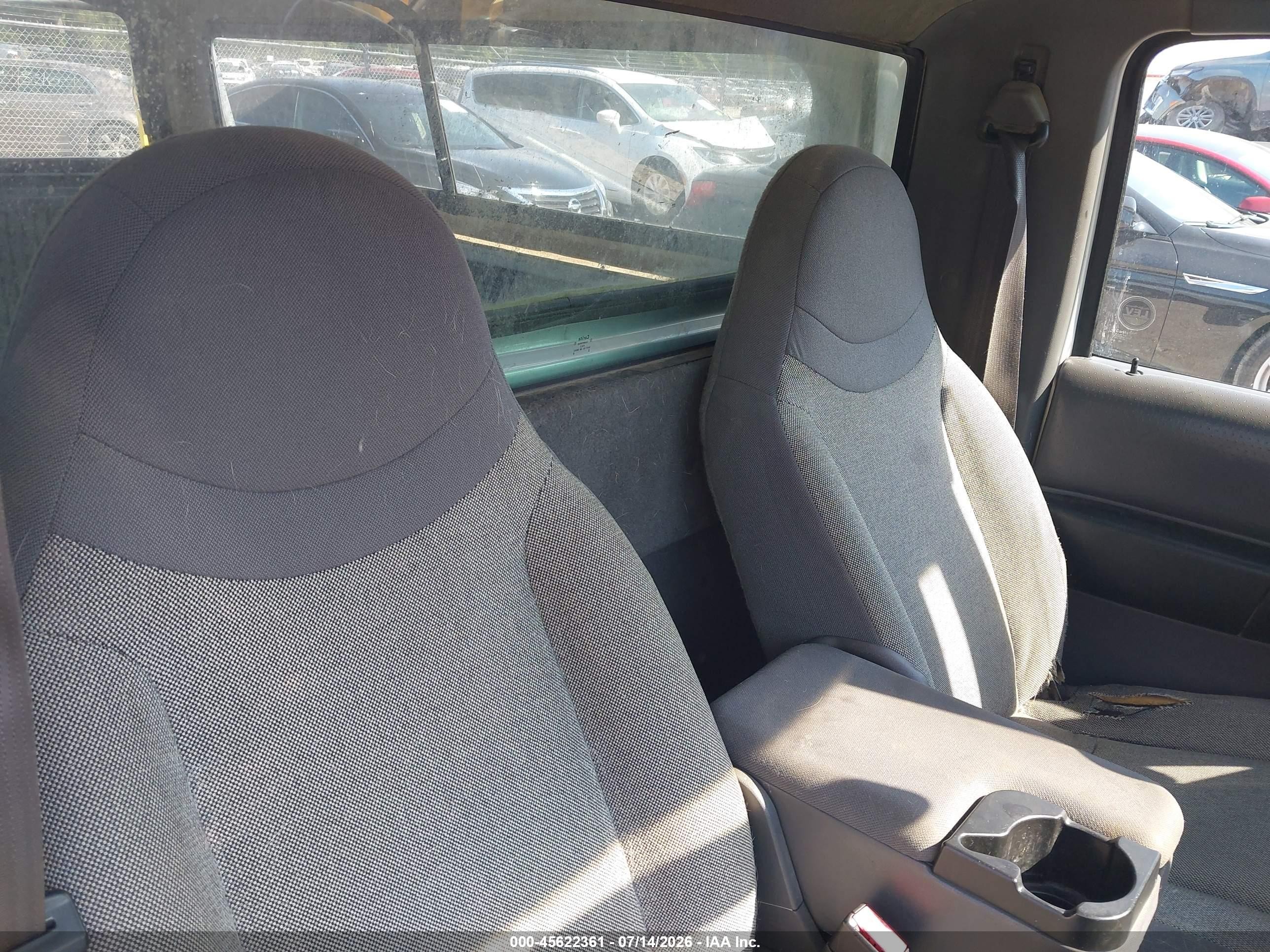 2002 Ford Ranger Edge/xl/xlt Серебряный vin: 1FTYR10U82PB76452