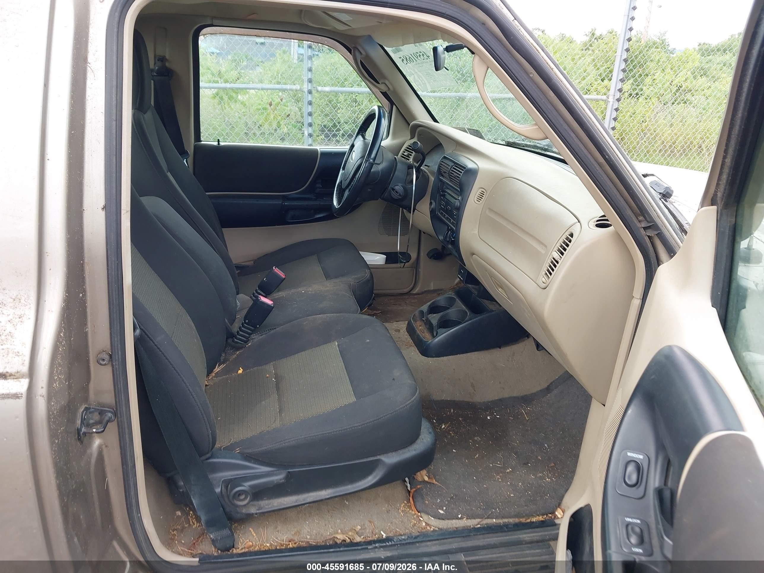 2004 Ford Ranger   Beige vin: 1FTYR10U94PA28555
