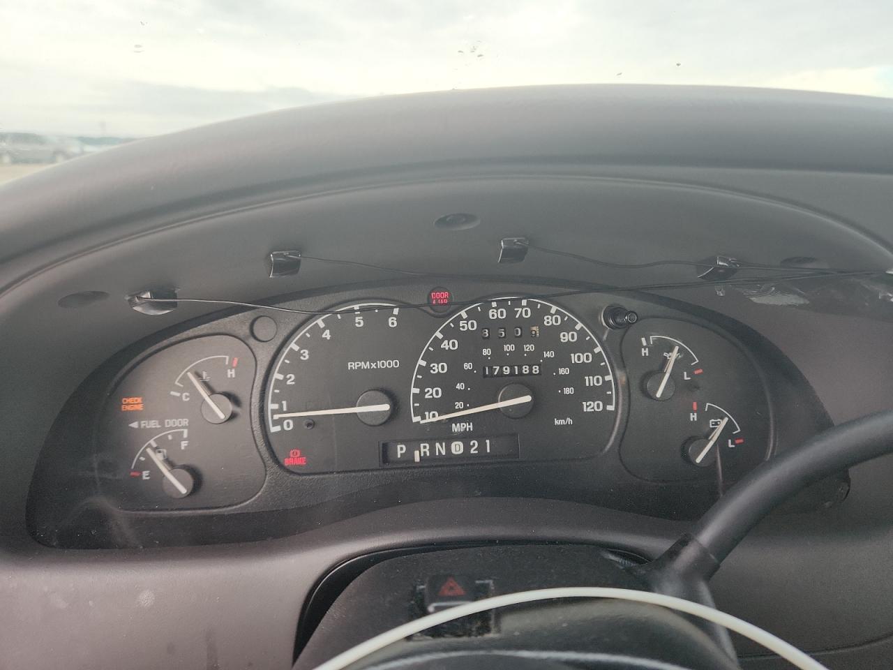 2002 Ford Ranger White vin: 1FTYR10UX2TA19383