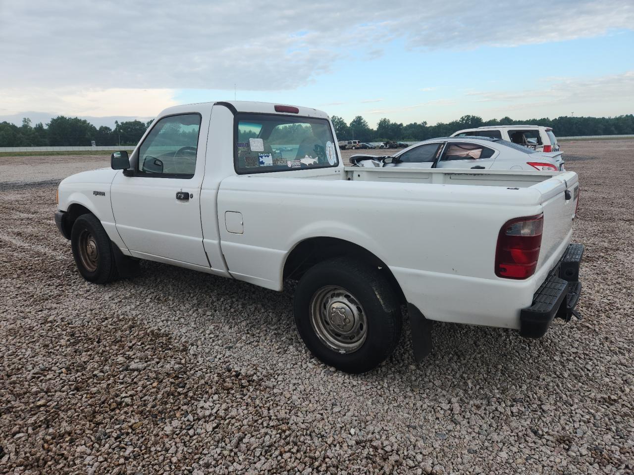 2002 Ford Ranger White vin: 1FTYR10UX2TA19383