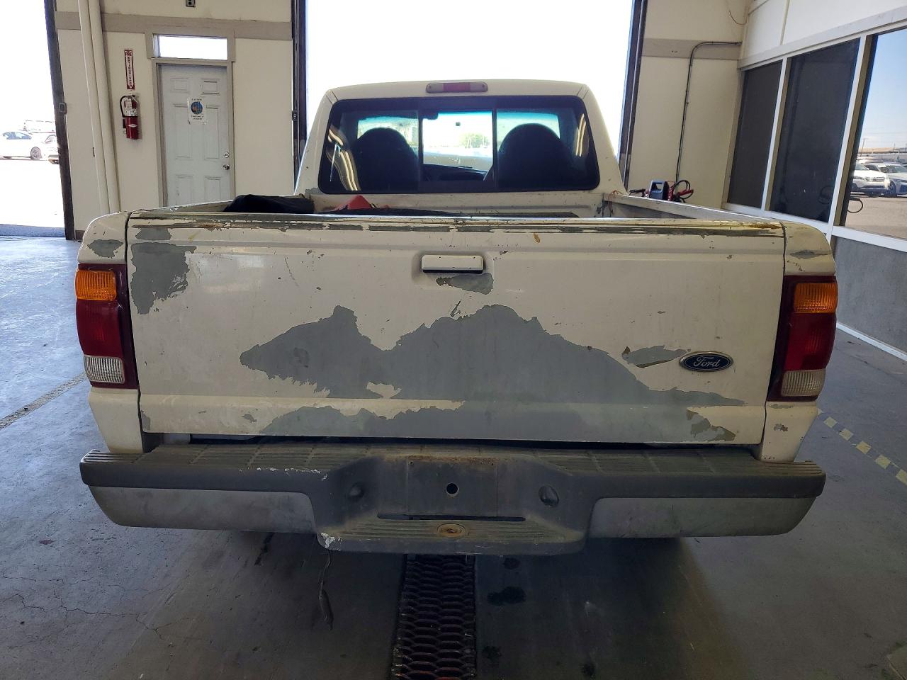 1998 Ford Ranger White vin: 1FTYR10UXWUB82129