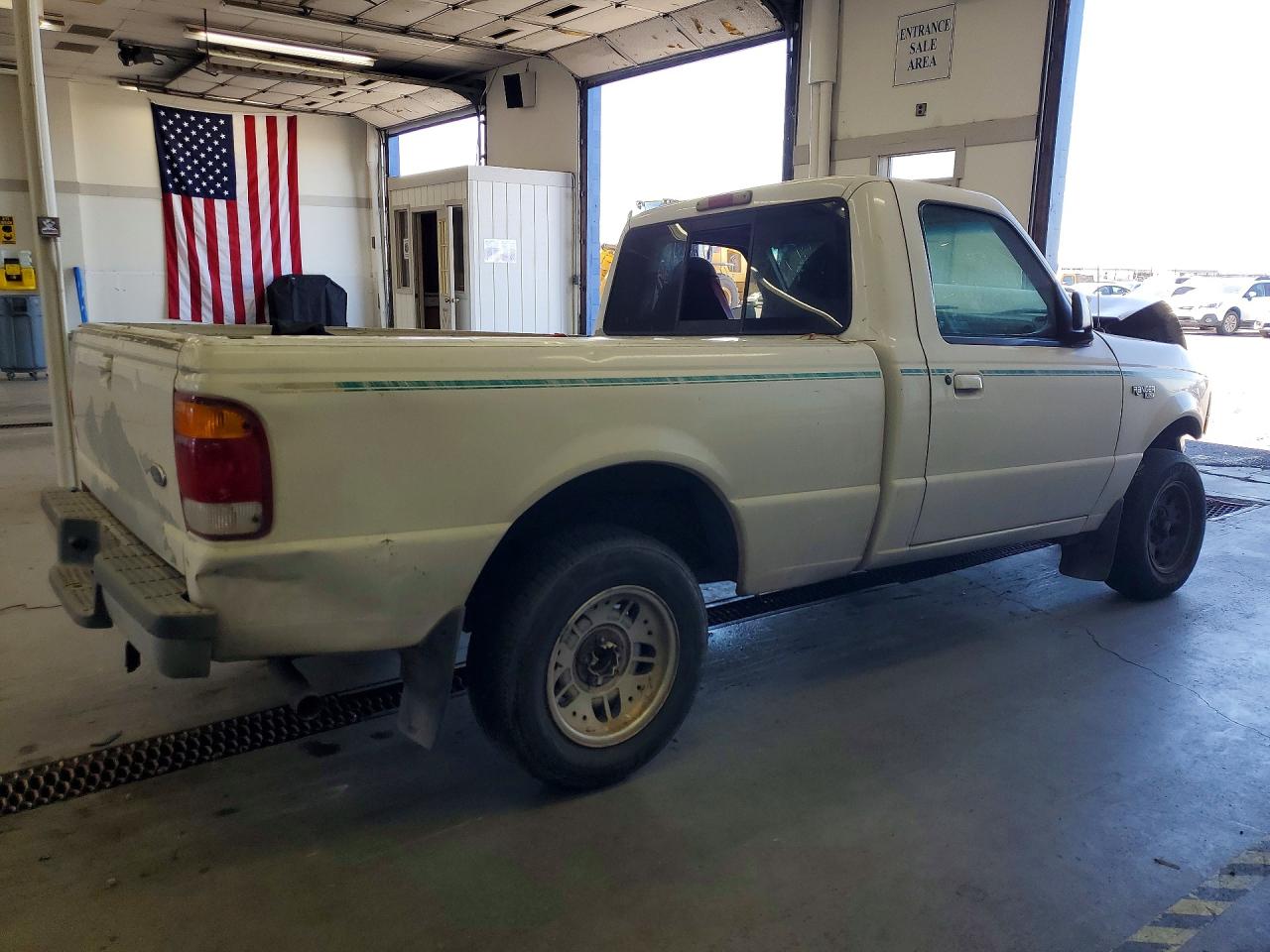 1998 Ford Ranger White vin: 1FTYR10UXWUB82129