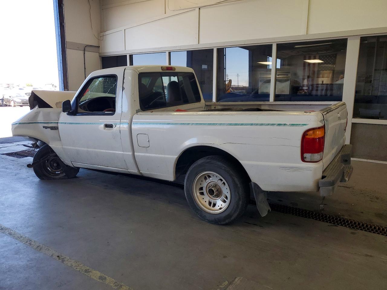 1998 Ford Ranger White vin: 1FTYR10UXWUB82129