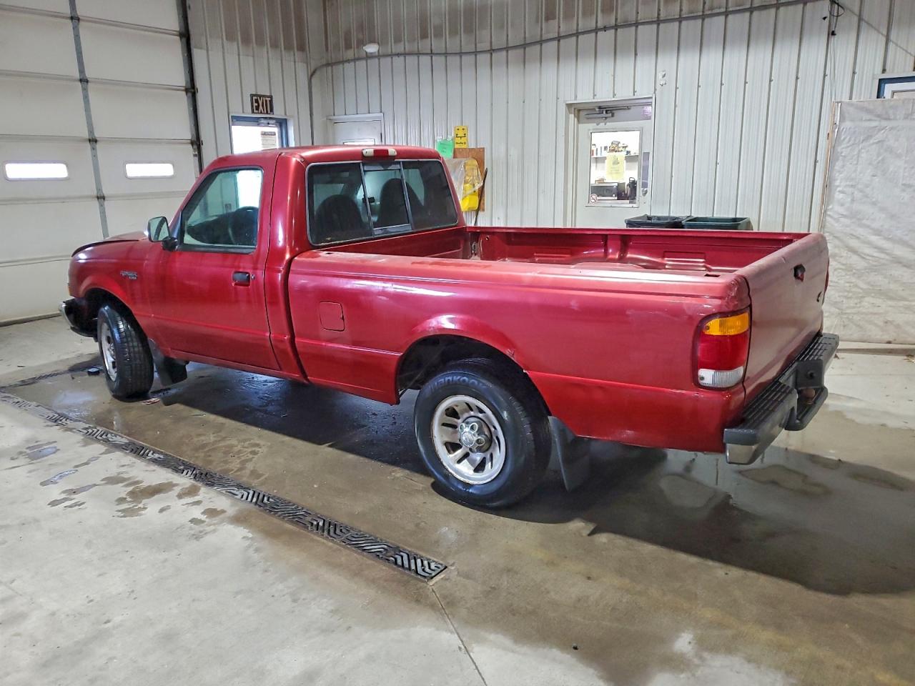 1999 Ford Ranger Red vin: 1FTYR10V1XUB51376