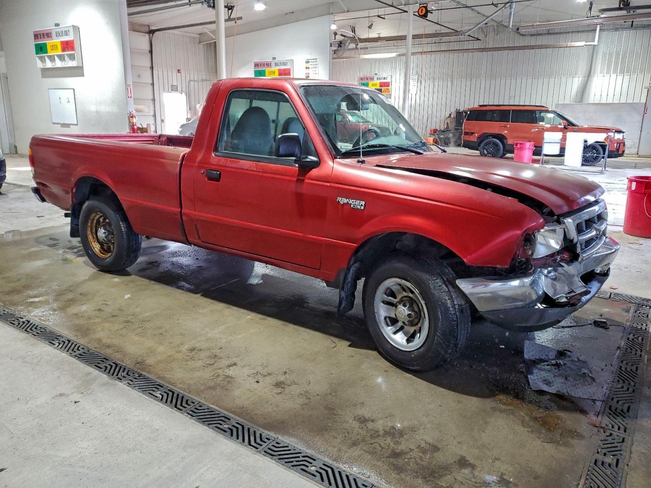 1999 Ford Ranger Red vin: 1FTYR10V1XUB51376