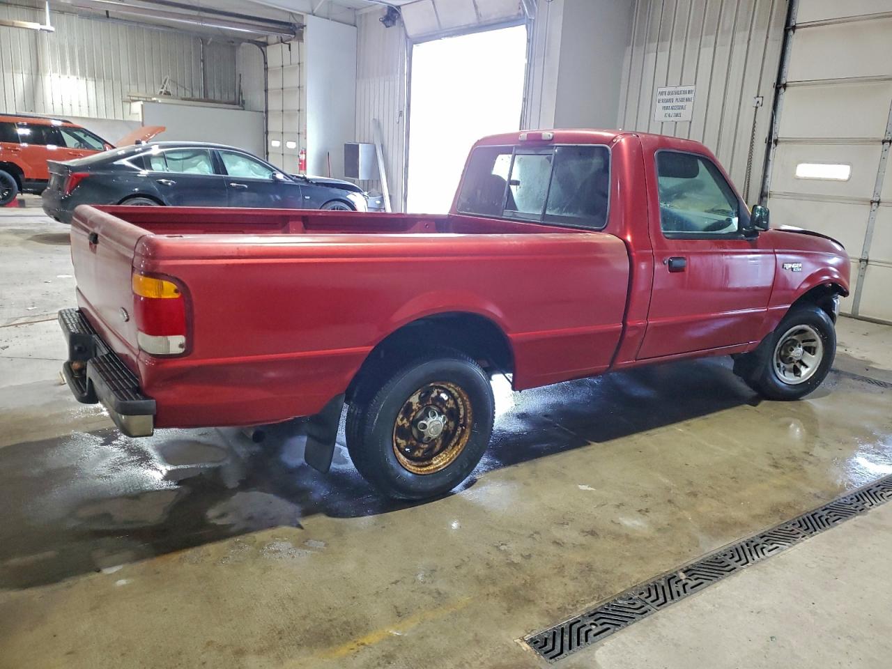 1999 Ford Ranger Red vin: 1FTYR10V1XUB51376
