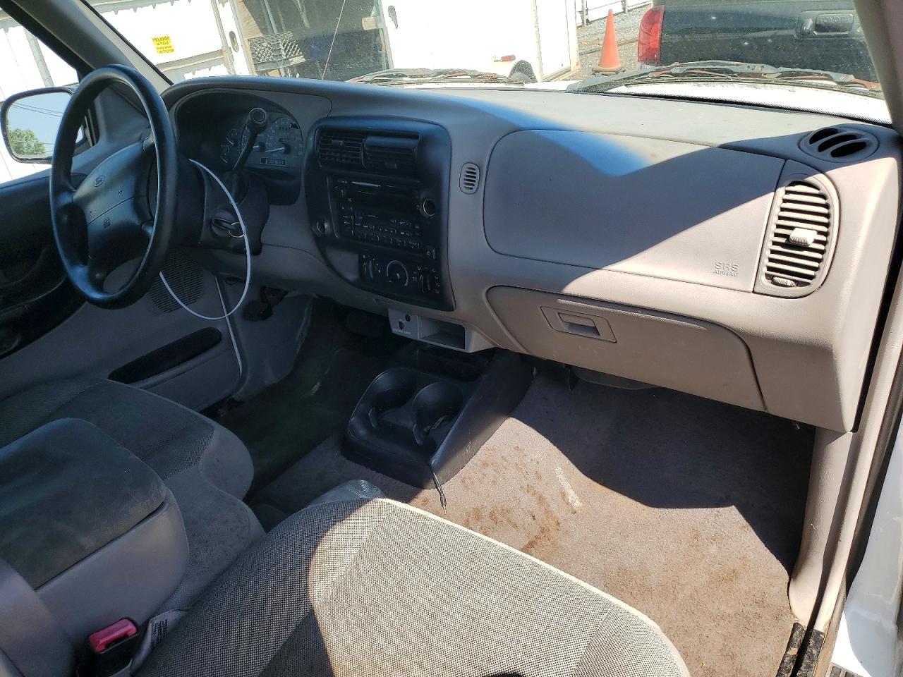 2000 Ford Ranger White vin: 1FTYR10V1YTA75665