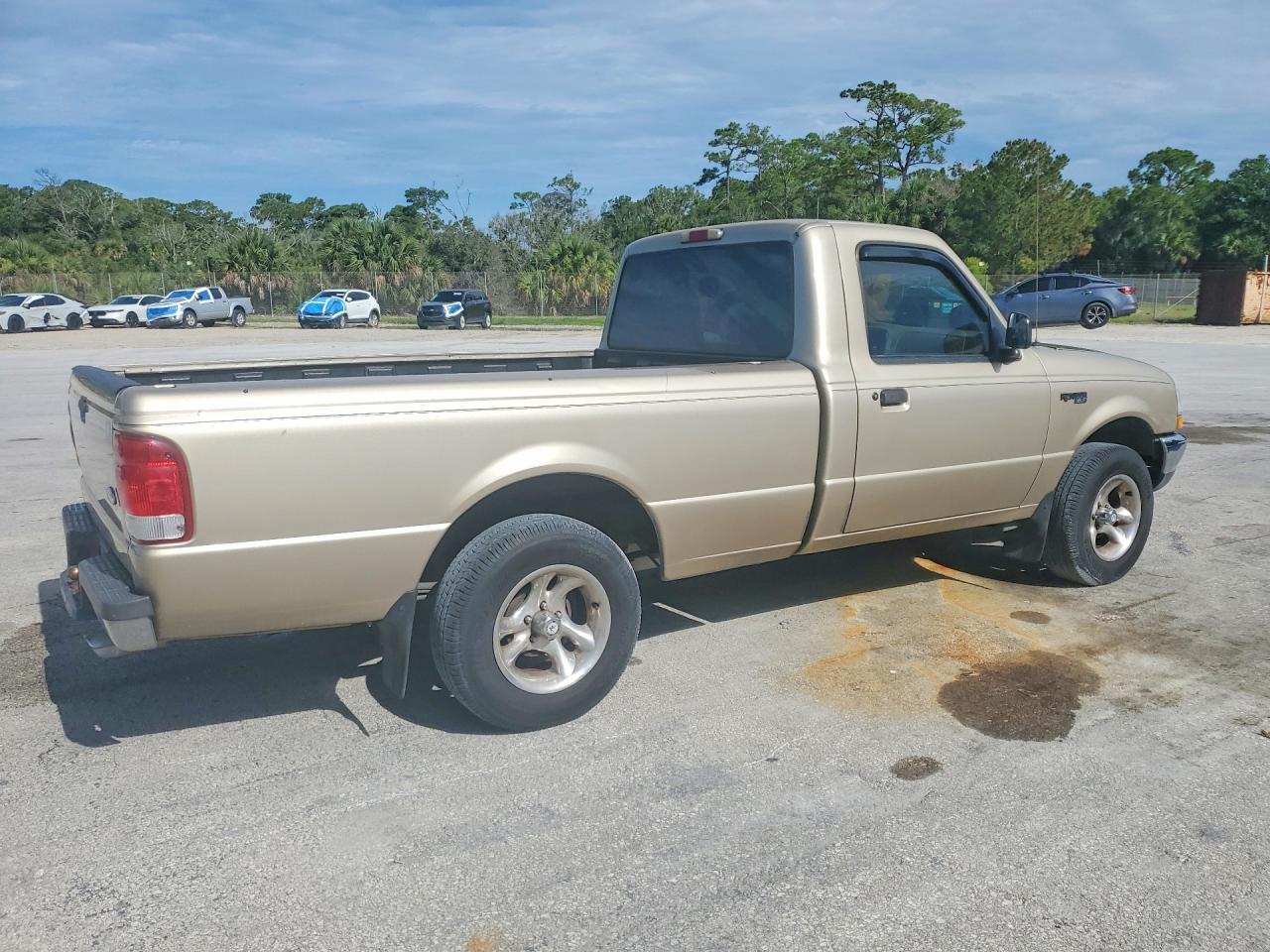2000 Ford Ranger Gold vin: 1FTYR10V2YPA27987