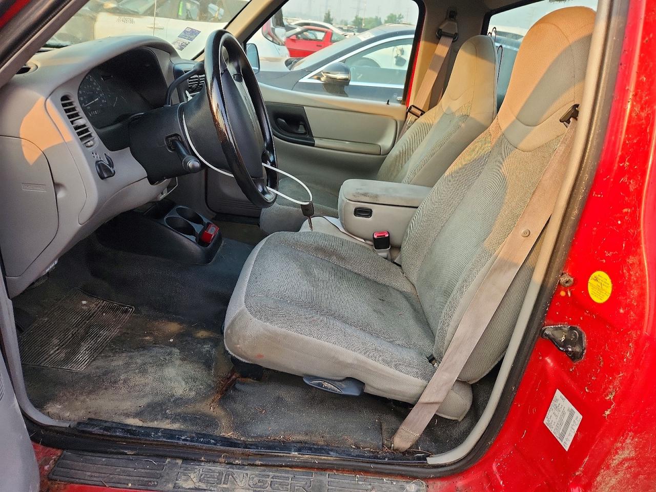 2000 Ford Ranger Red vin: 1FTYR10V4YPB42011