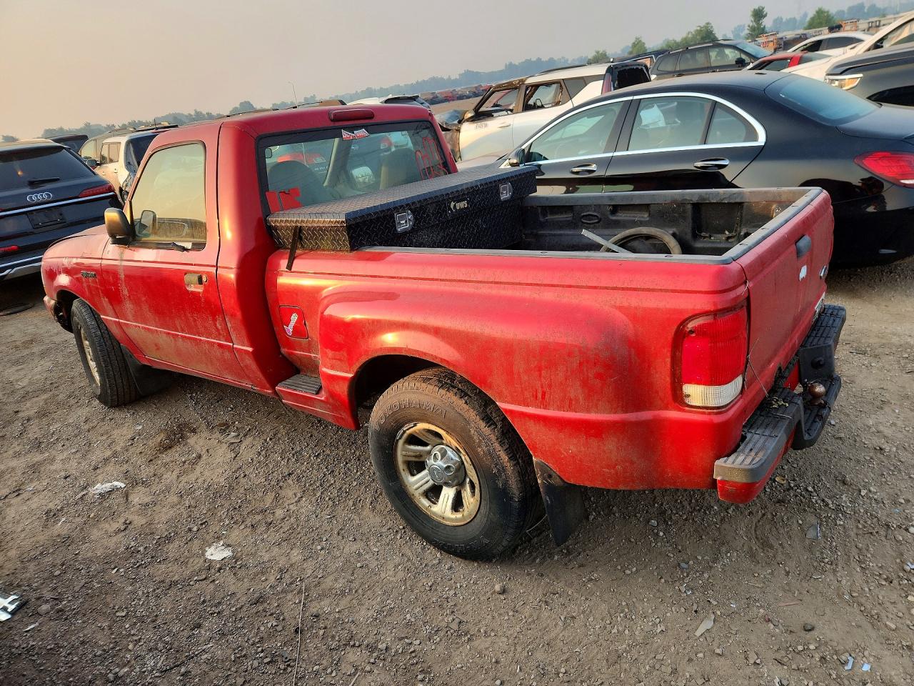 2000 Ford Ranger Red vin: 1FTYR10V4YPB42011