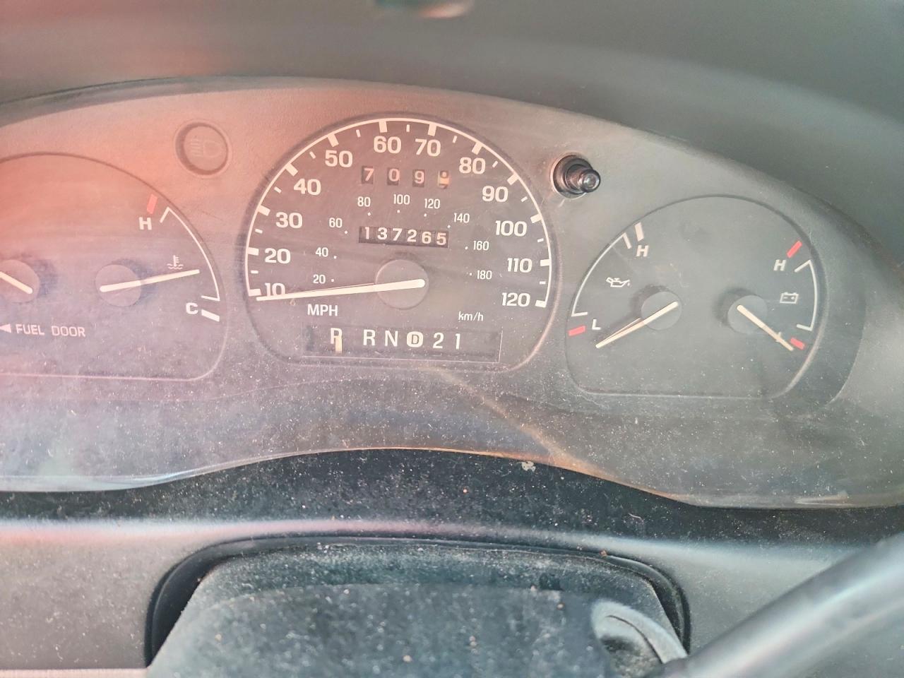 2000 Ford Ranger Red vin: 1FTYR10V4YPB42011