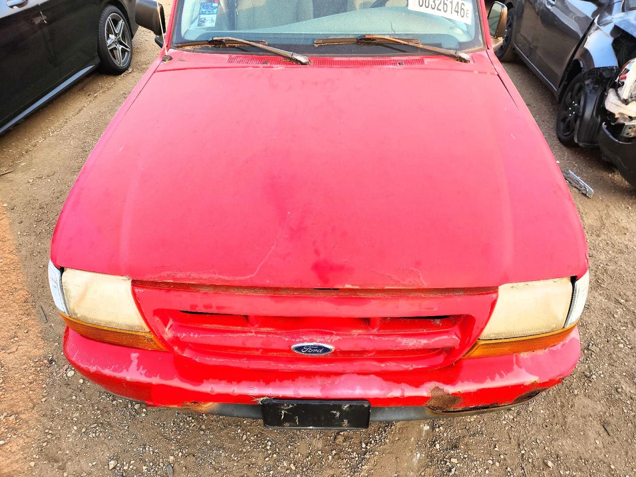2000 Ford Ranger Red vin: 1FTYR10V4YPB42011