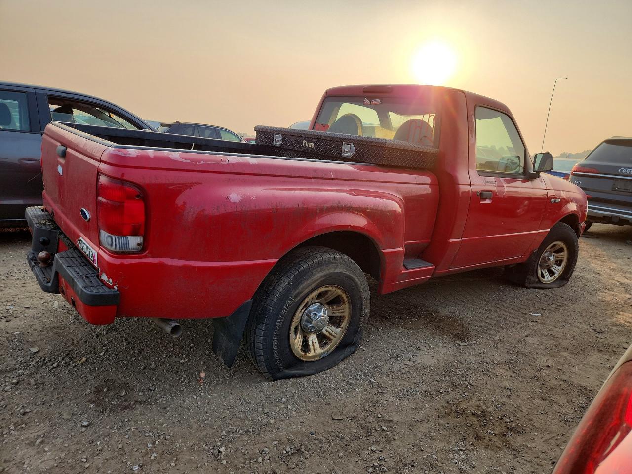 2000 Ford Ranger Red vin: 1FTYR10V4YPB42011