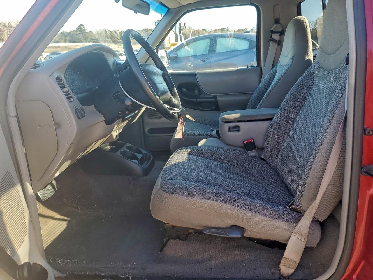 1999 Ford Ranger Red vin: 1FTYR10V7XPA92185