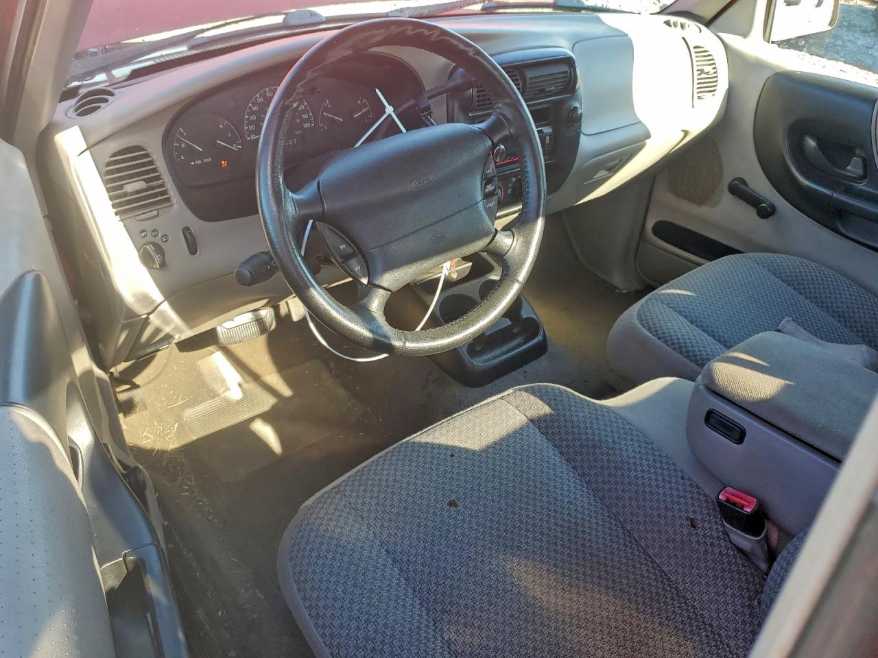 1999 Ford Ranger Red vin: 1FTYR10V7XPA92185