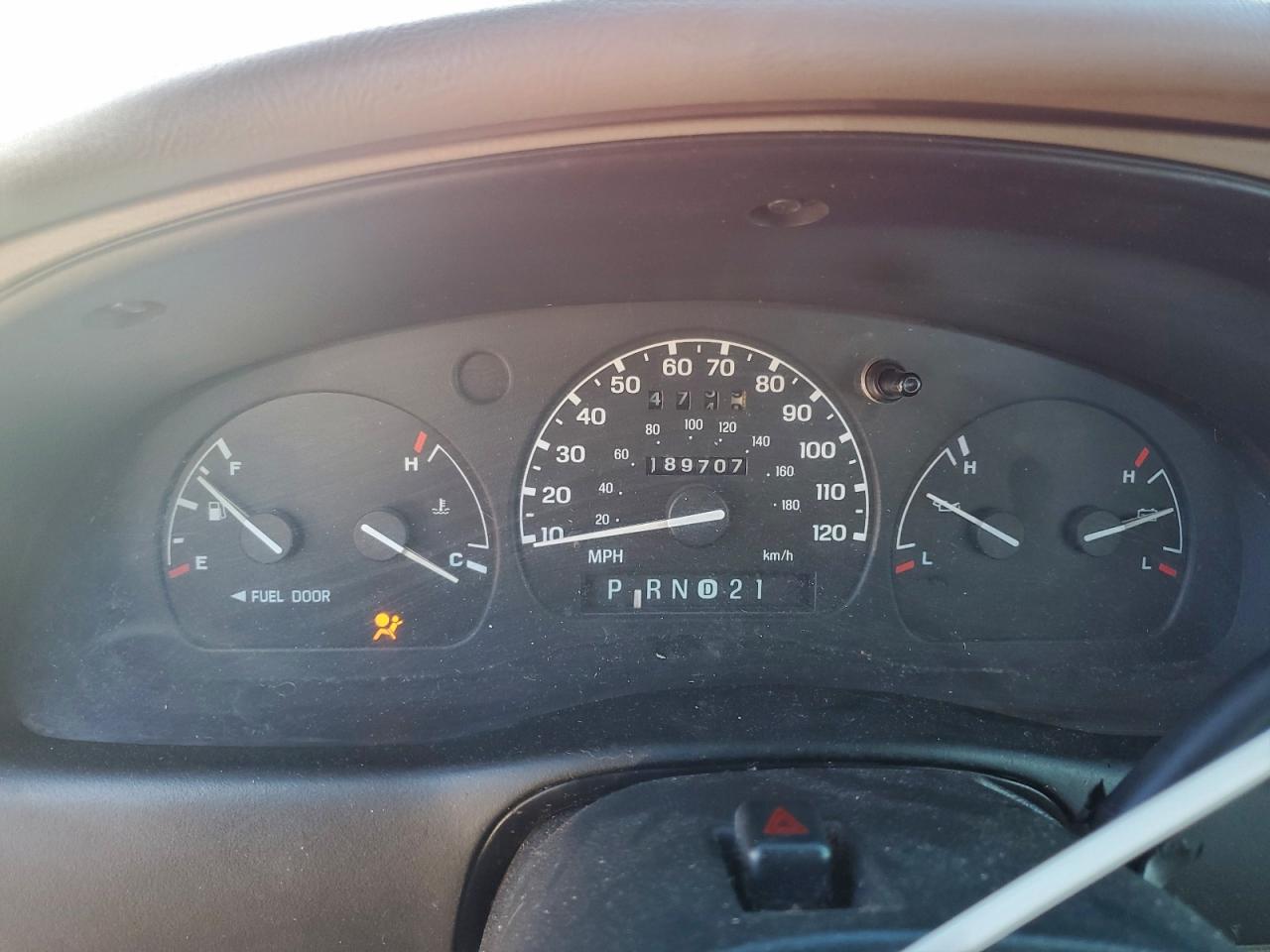 1999 Ford Ranger Red vin: 1FTYR10V7XPA92185