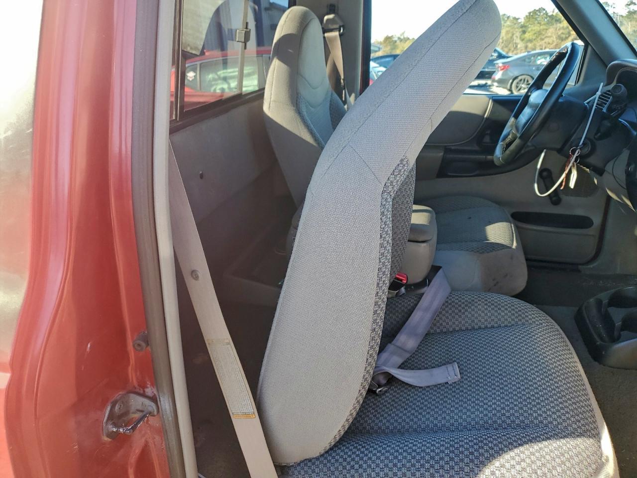 1999 Ford Ranger Red vin: 1FTYR10V7XPA92185