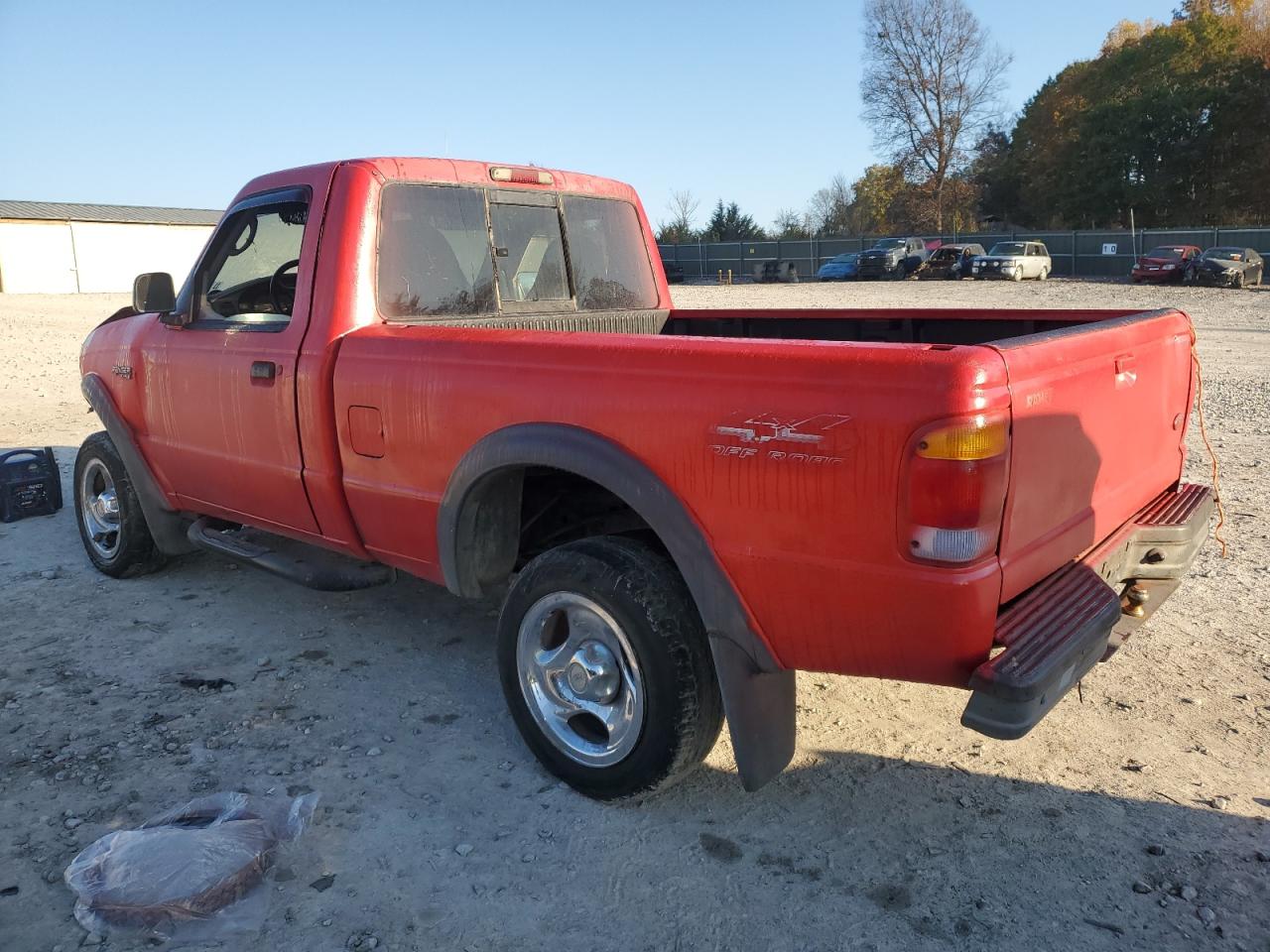 1998 Ford Ranger Red vin: 1FTYR11U4WTA18749