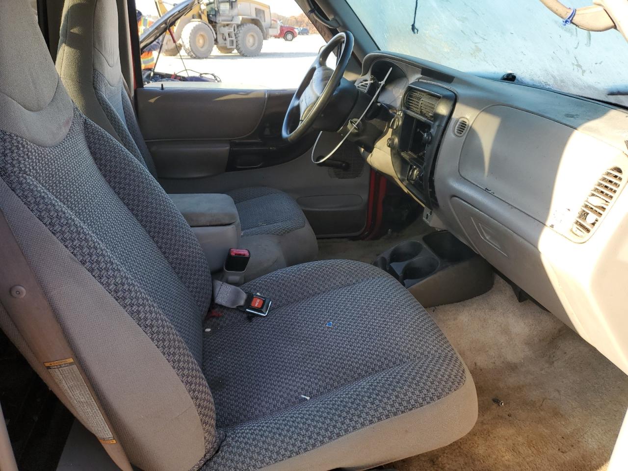 1998 Ford Ranger Red vin: 1FTYR11U4WTA18749
