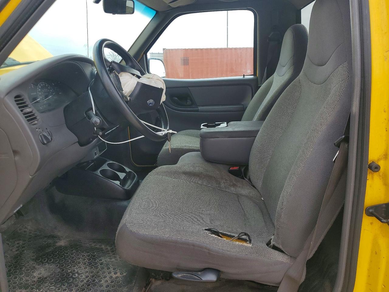 2002 Ford Ranger Yellow vin: 1FTYR11UX2PA70986