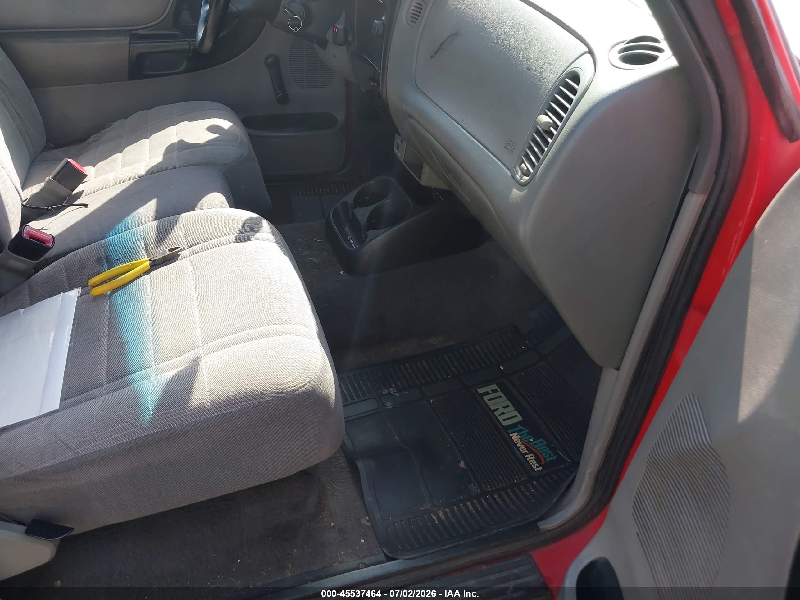 2000 Ford Ranger Xl/xlt Red vin: 1FTYR11V0YPA53888