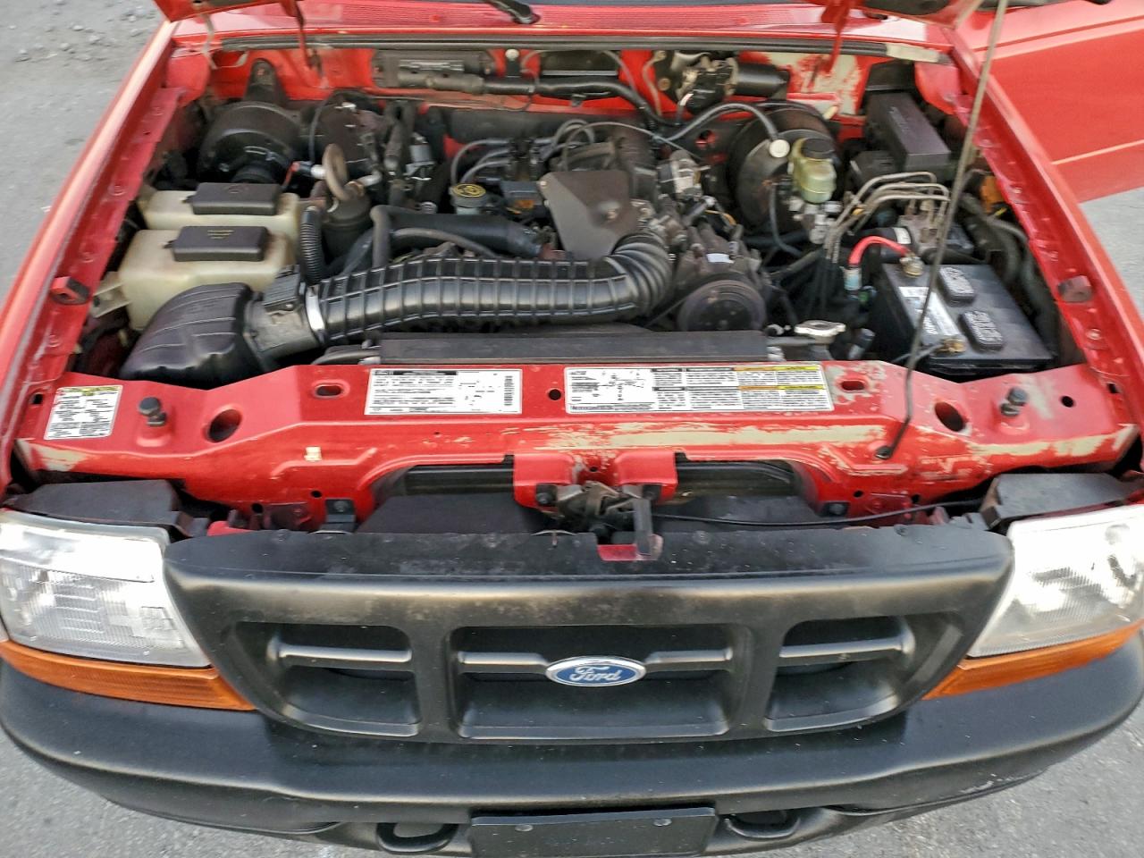 1998 Ford Ranger Red vin: 1FTYR11X9WPB65376