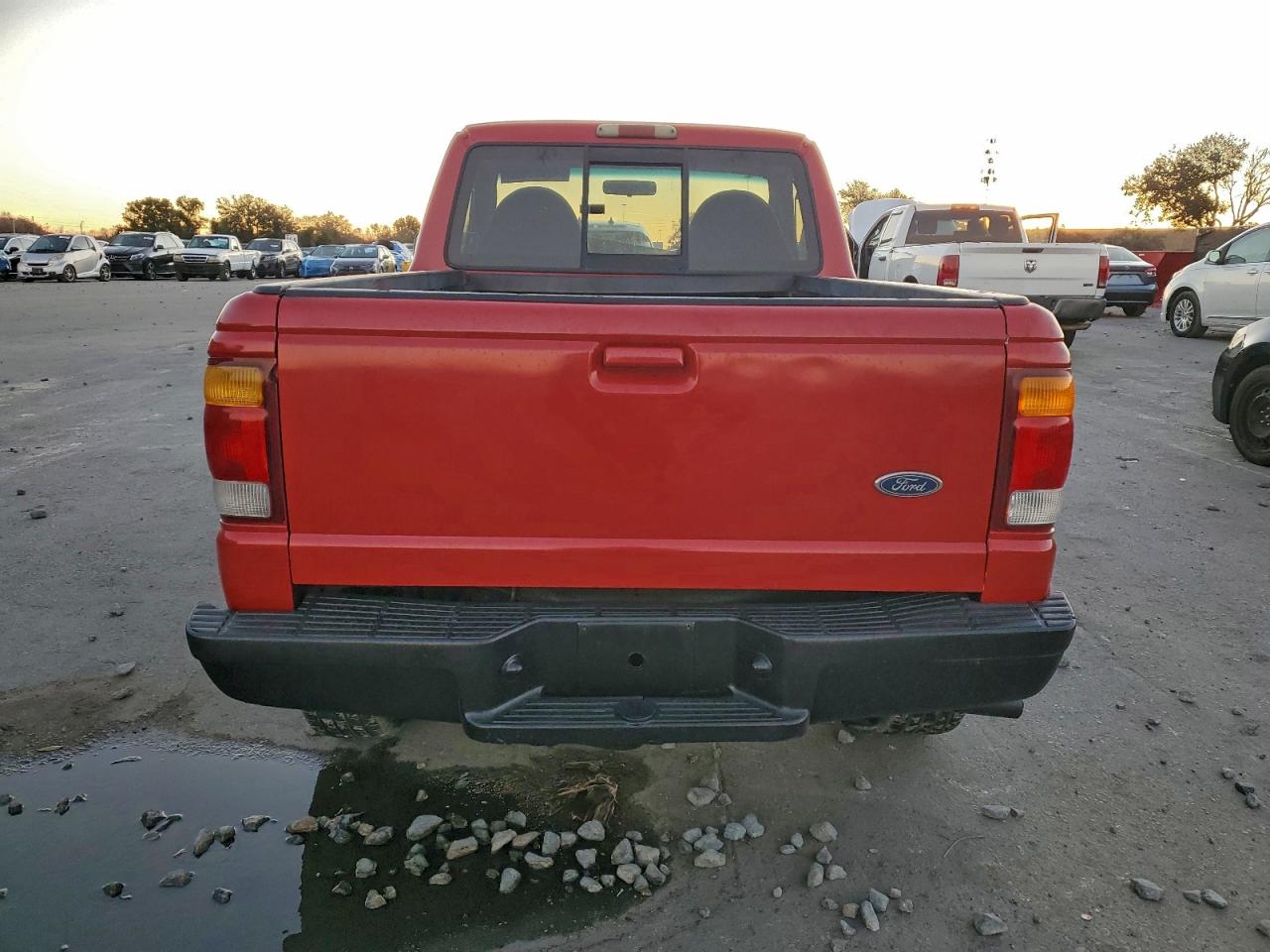 1998 Ford Ranger Red vin: 1FTYR11X9WPB65376
