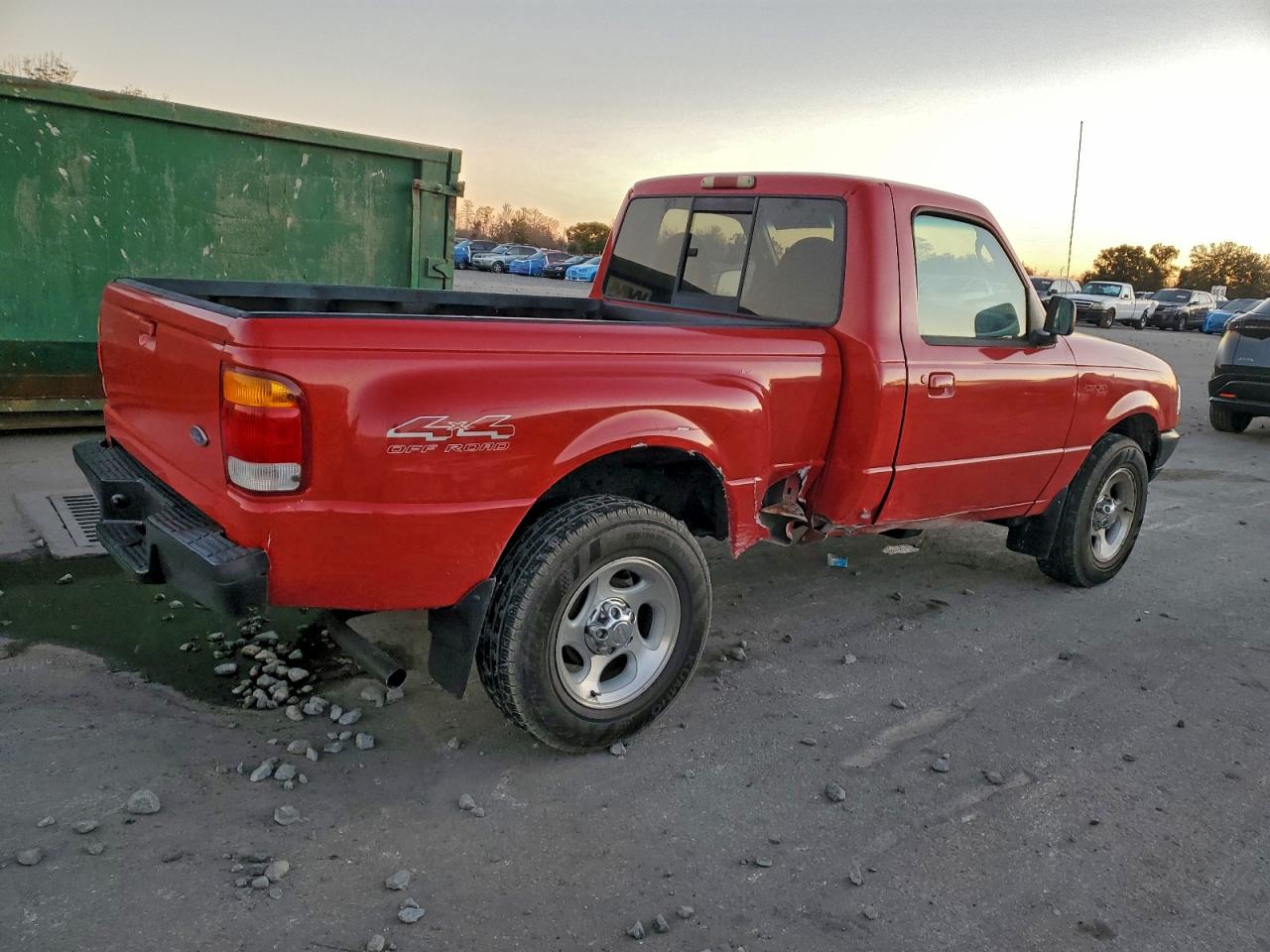 1998 Ford Ranger Red vin: 1FTYR11X9WPB65376