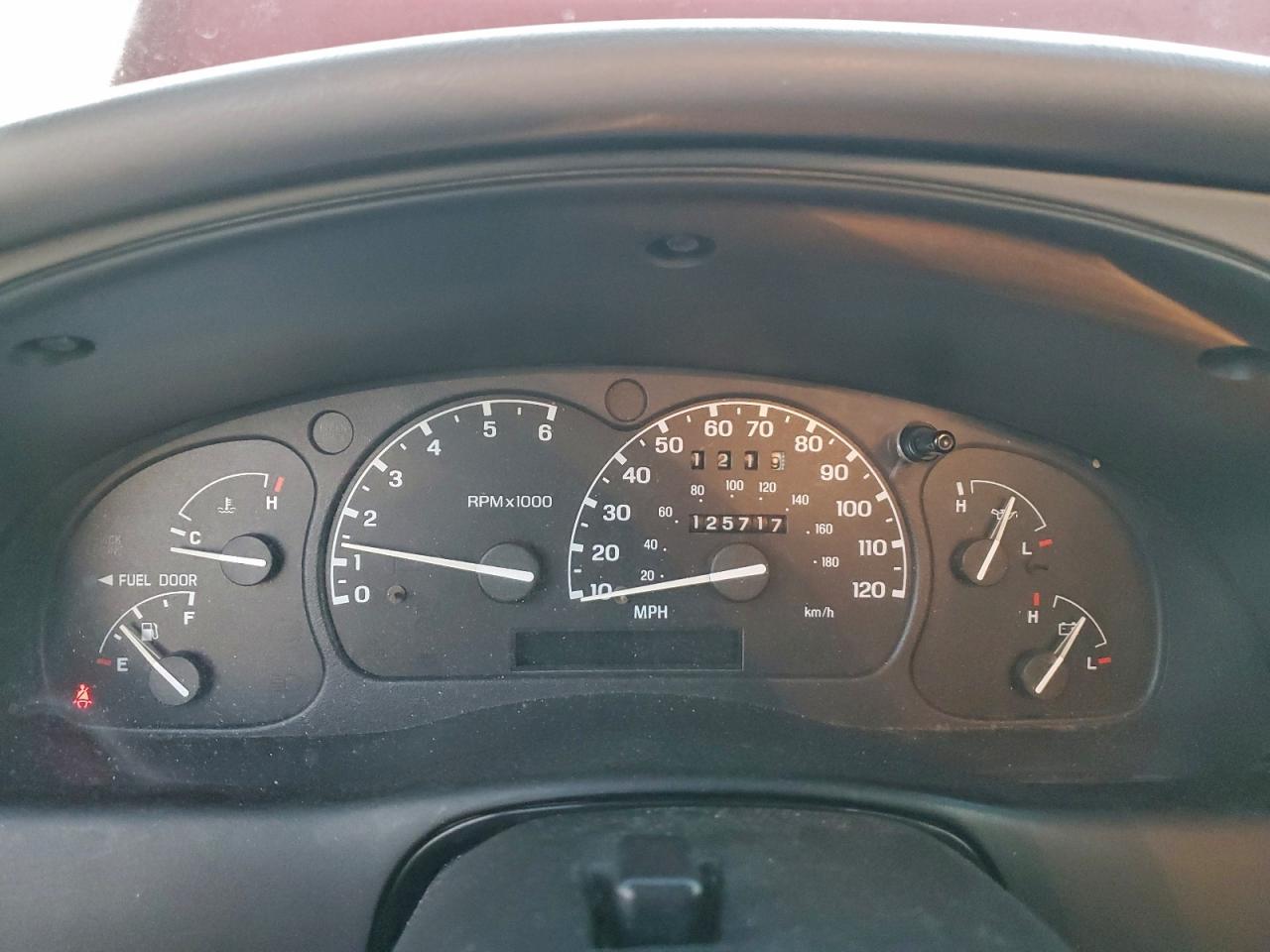 1998 Ford Ranger Red vin: 1FTYR11X9WPB65376