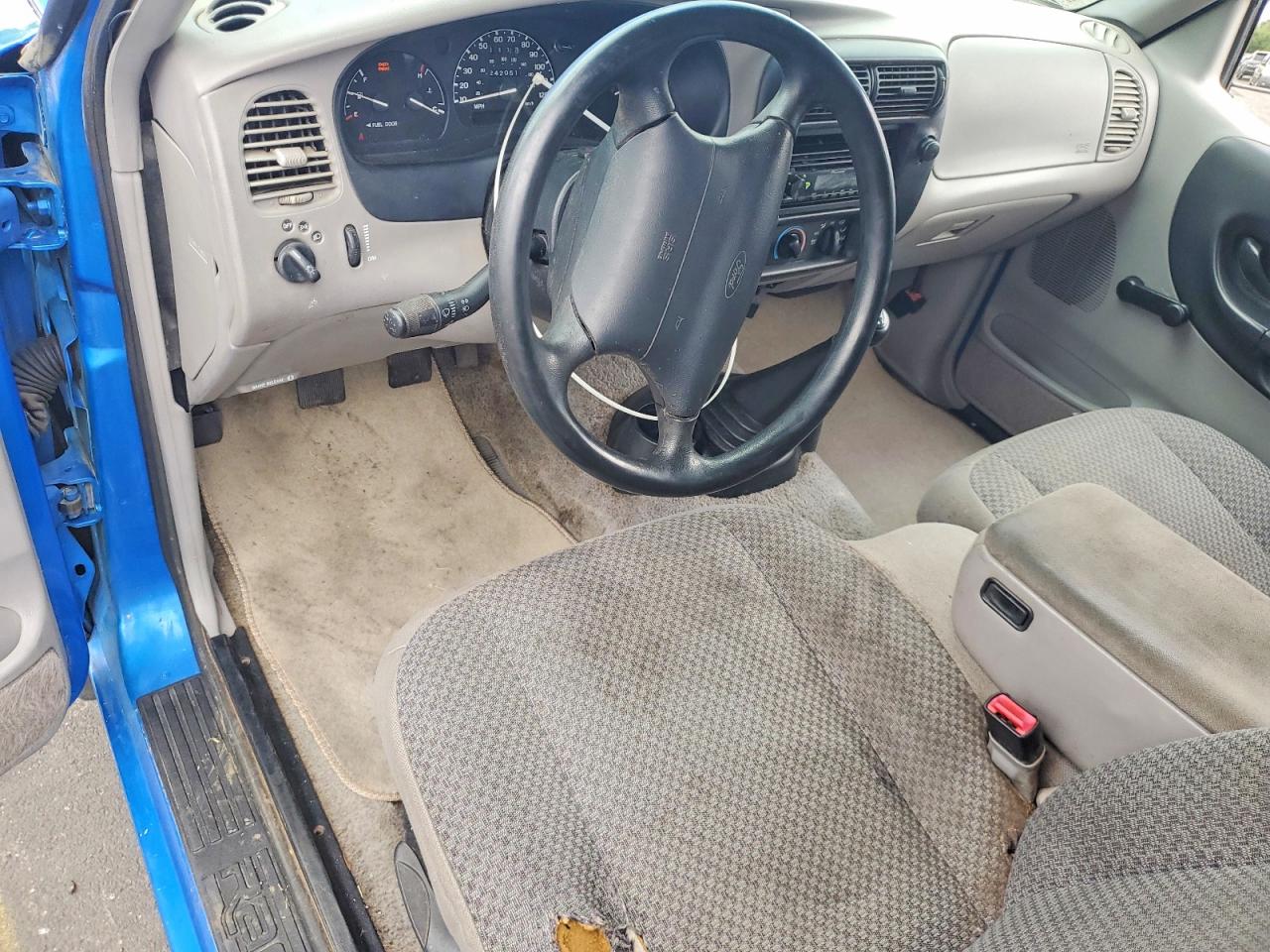 1998 Ford Ranger Super Cab Blue vin: 1FTYR14C0WPA61173