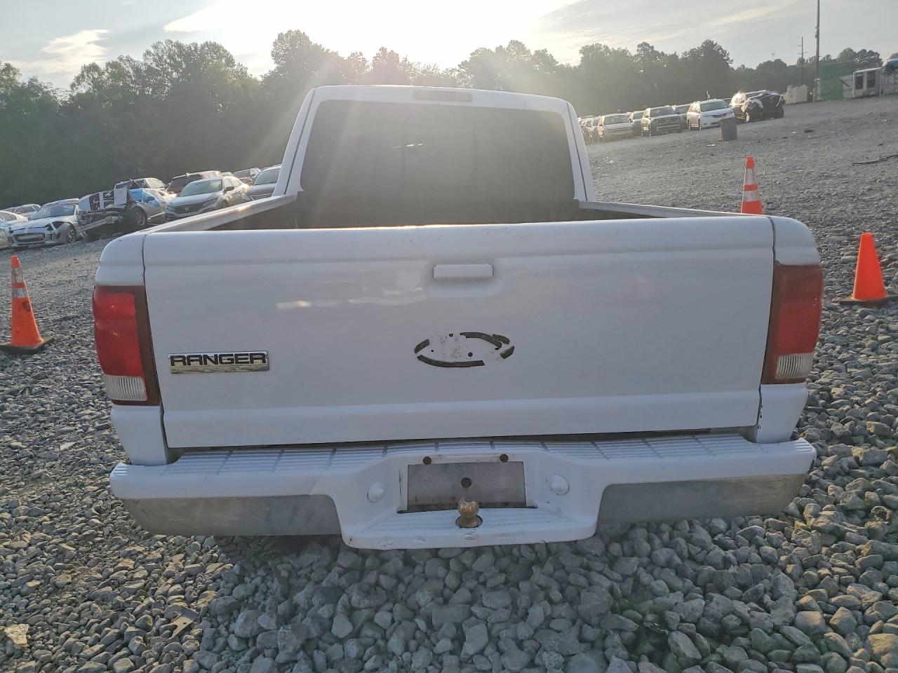 2001 Ford Ranger Super Cab White vin: 1FTYR14E11PA26832