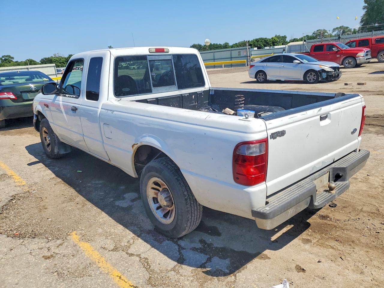 2001 Ford Ranger Super Cab White vin: 1FTYR14U01PA38025