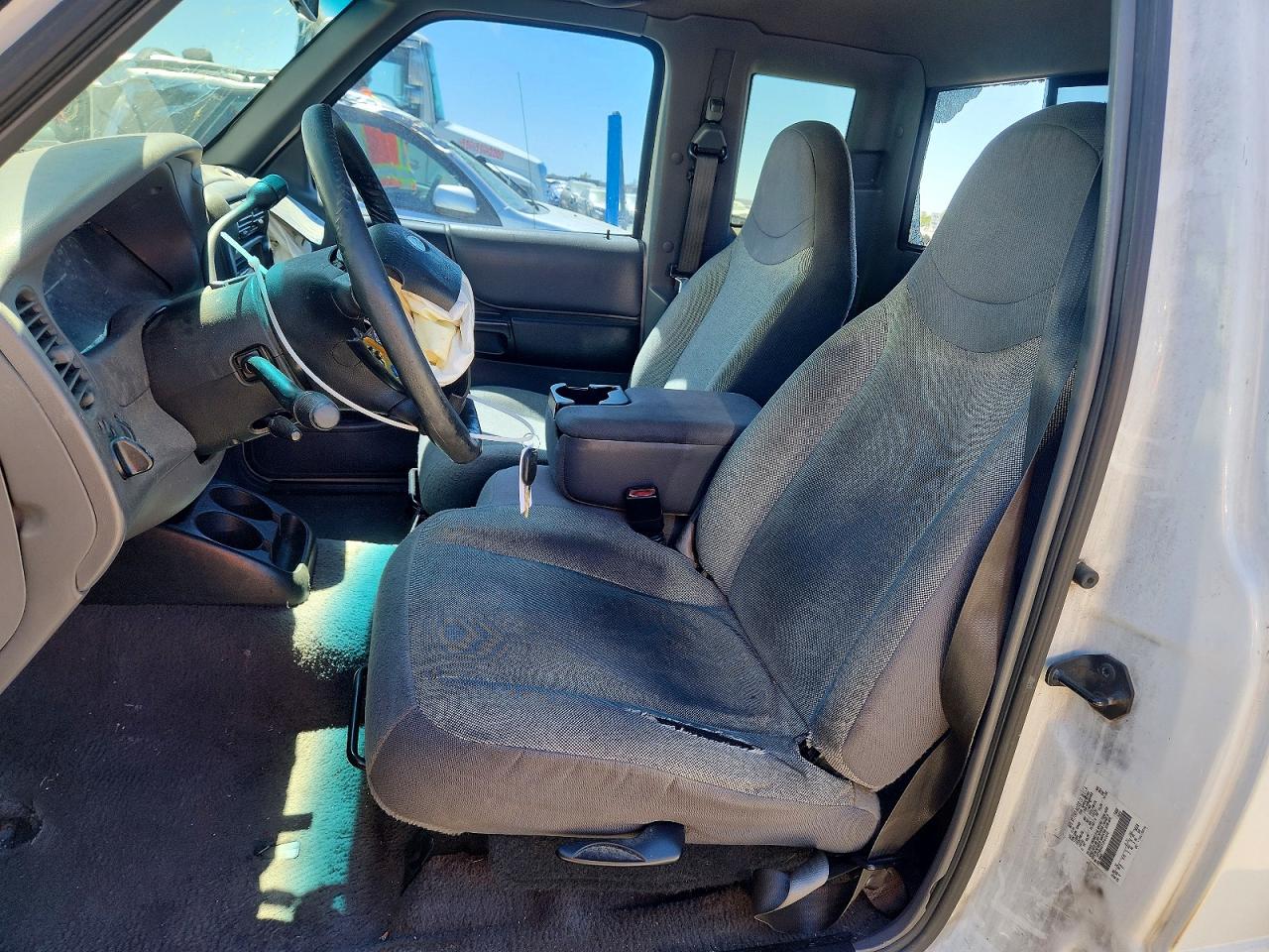 2002 Ford Ranger Super Cab White vin: 1FTYR14U12PA45650