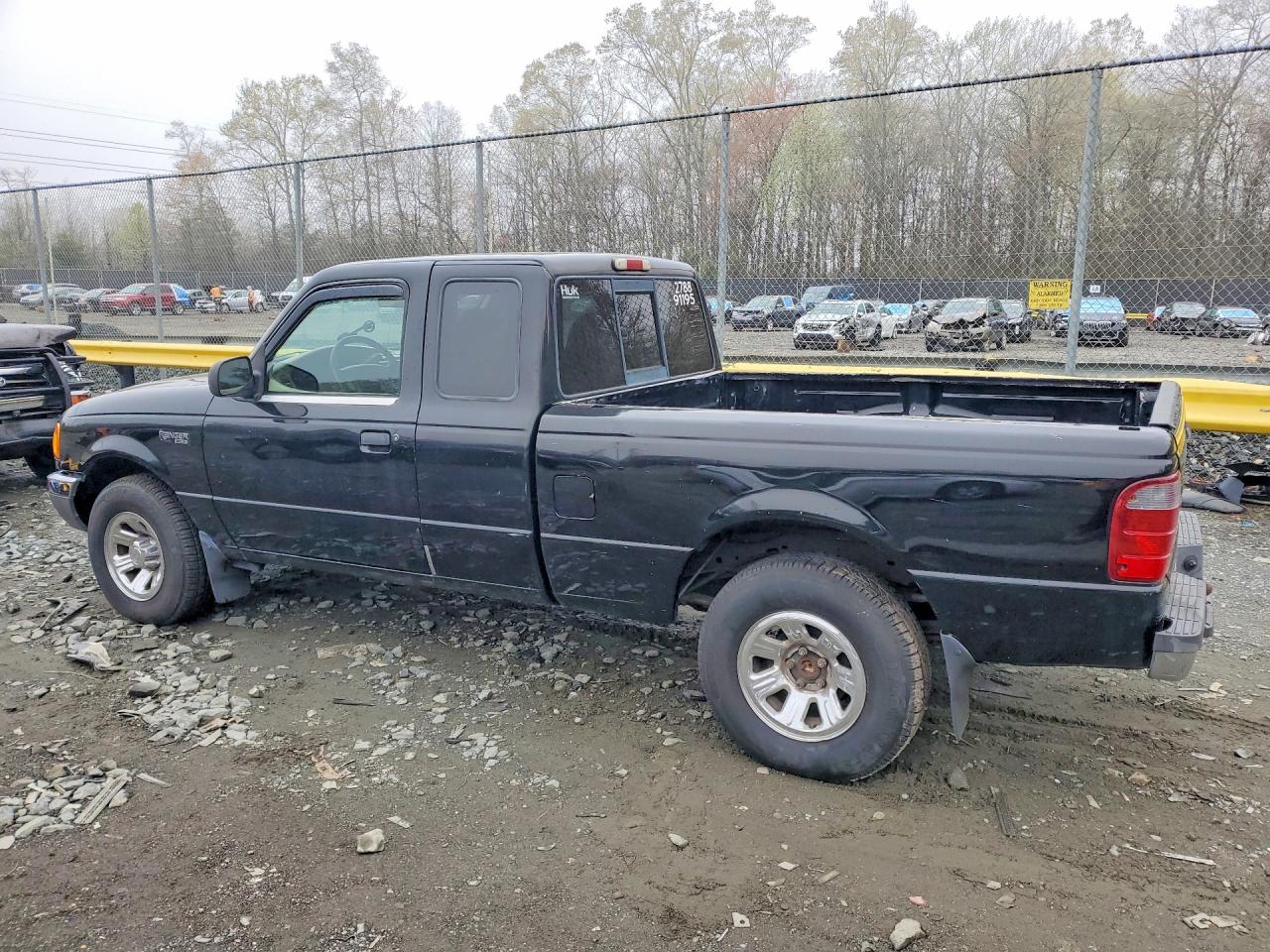 2001 Ford Ranger Super Cab Black vin: 1FTYR14U31TA18035