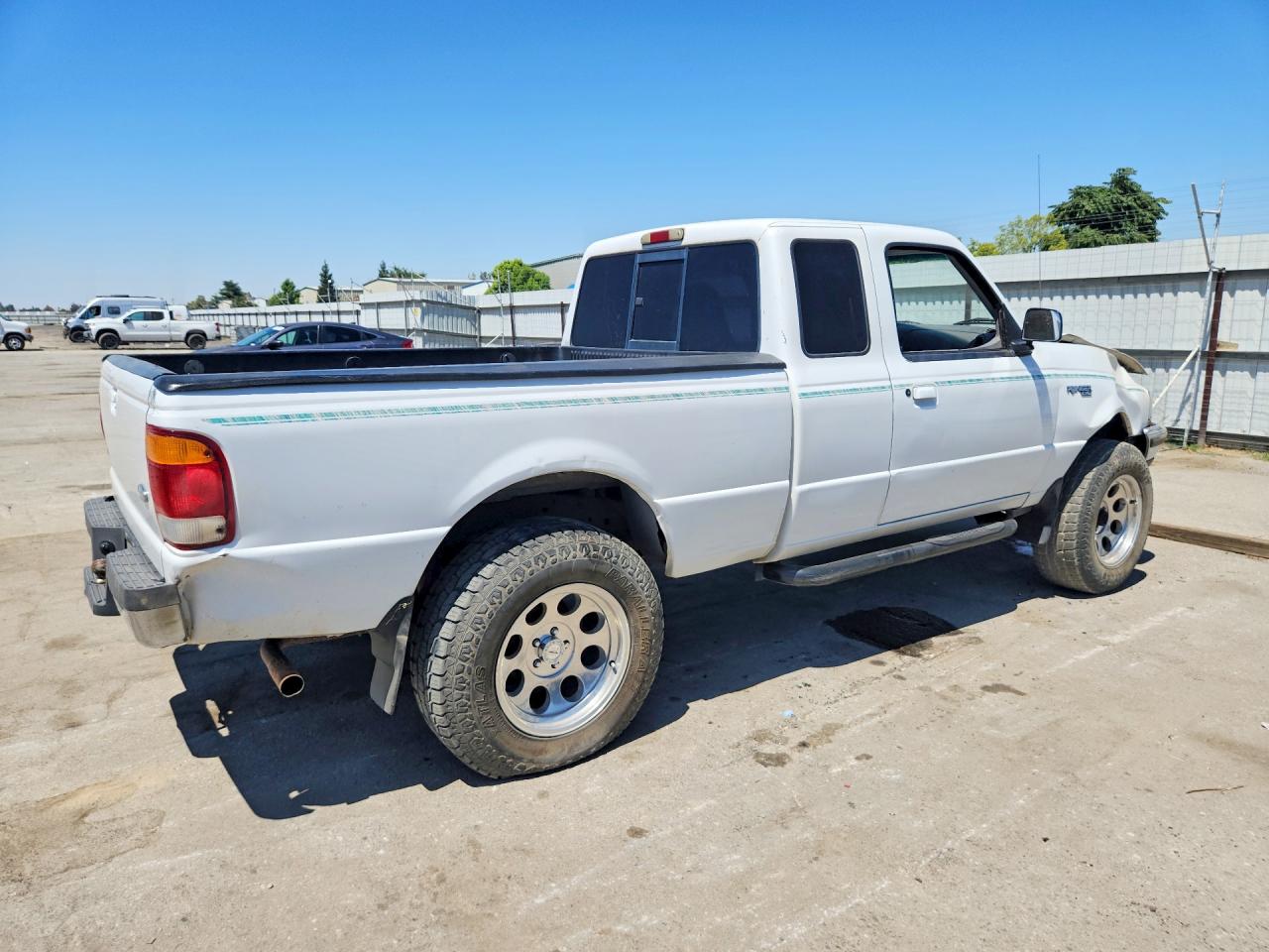 1998 Ford Ranger Super Cab White vin: 1FTYR14U5WPB51170